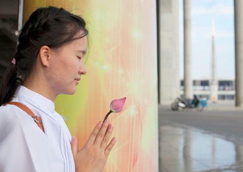 ภาพ No.38014:ตักบาตรพระบวชแสนเข้าพรรษา