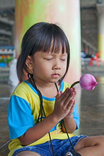 ภาพ No.38016:ตักบาตรพระบวชแสนเข้าพรรษา