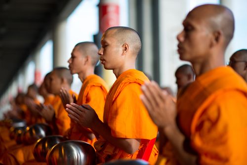 ภาพ No.38047:ตักบาตรพระบวชแสนเข้าพรรษา