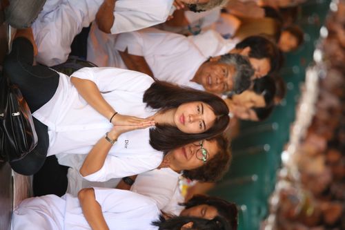 ภาพ No.38022:ตักบาตรพระบวชแสนเข้าพรรษา