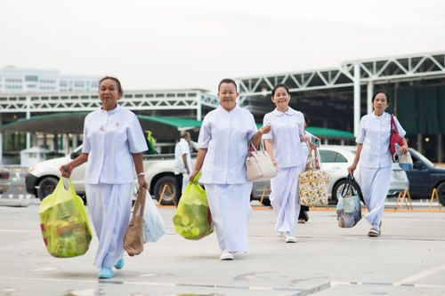 ภาพ No.38059:ตักบาตรพระบวชแสนเข้าพรรษา