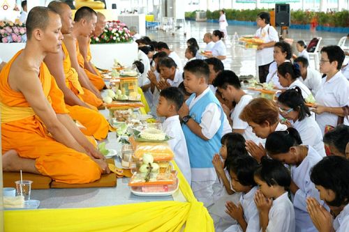 ภาพ No.24881:ประมวลภาพงานบุญวันสมาธิโลก ประจำปี 2559 ณ วัดพระธรรมกาย