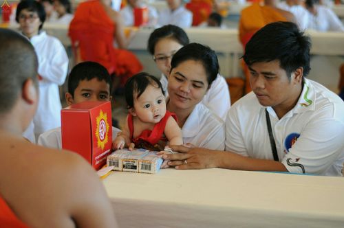 ภาพ No.24955:ประมวลภาพงานบุญวันสมาธิโลก ประจำปี 2559 ณ วัดพระธรรมกาย