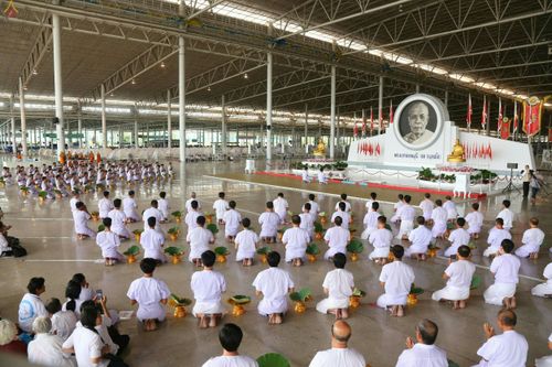 ภาพ No.25332:ประมวลภาพพิธีตัดปอยผมรุ่นบูชาธรรม 99 ปี วันครูผู้ค้นพบวิชชาธรรมกาย