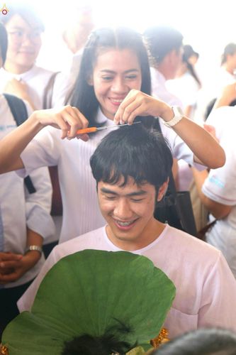 ภาพ No.25337:ประมวลภาพพิธีตัดปอยผมรุ่นบูชาธรรม 99 ปี วันครูผู้ค้นพบวิชชาธรรมกาย