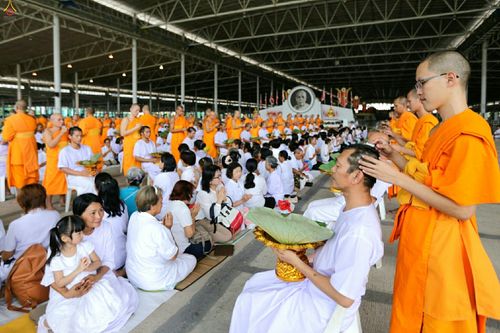 ภาพ No.25340:ประมวลภาพพิธีตัดปอยผมรุ่นบูชาธรรม 99 ปี วันครูผู้ค้นพบวิชชาธรรมกาย