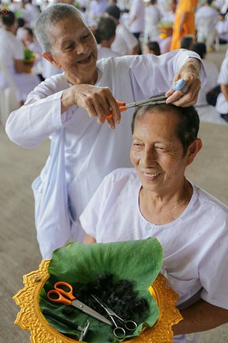 ภาพ No.25348:ประมวลภาพพิธีตัดปอยผมรุ่นบูชาธรรม 99 ปี วันครูผู้ค้นพบวิชชาธรรมกาย