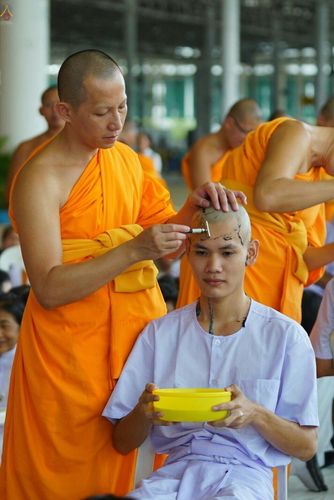 ภาพ No.25350:ประมวลภาพพิธีตัดปอยผมรุ่นบูชาธรรม 99 ปี วันครูผู้ค้นพบวิชชาธรรมกาย