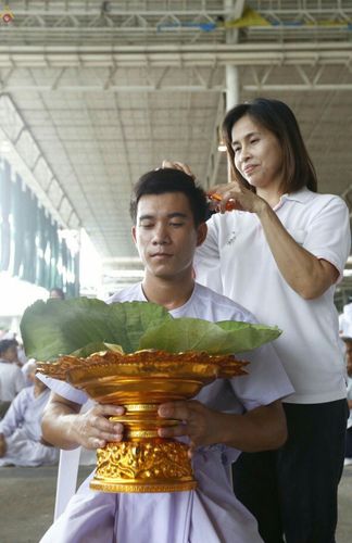 ภาพ No.25349:ประมวลภาพพิธีตัดปอยผมรุ่นบูชาธรรม 99 ปี วันครูผู้ค้นพบวิชชาธรรมกาย