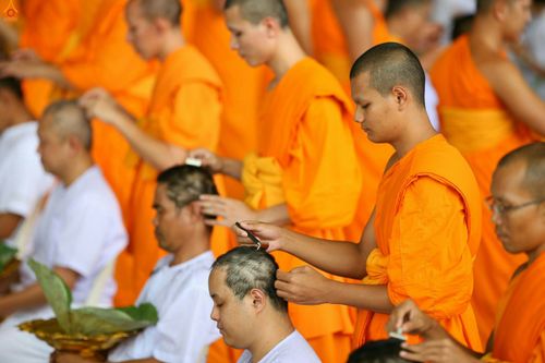 ภาพ No.25354:ประมวลภาพพิธีตัดปอยผมรุ่นบูชาธรรม 99 ปี วันครูผู้ค้นพบวิชชาธรรมกาย