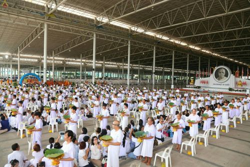 ภาพ No.25356:ประมวลภาพพิธีตัดปอยผมรุ่นบูชาธรรม 99 ปี วันครูผู้ค้นพบวิชชาธรรมกาย