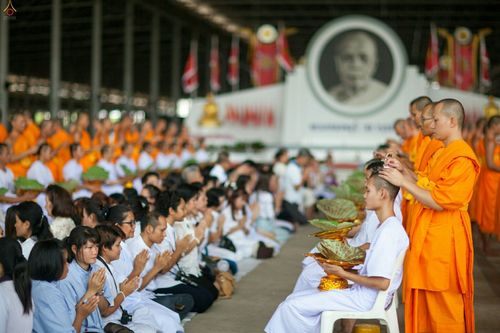 ภาพ No.25358:ประมวลภาพพิธีตัดปอยผมรุ่นบูชาธรรม 99 ปี วันครูผู้ค้นพบวิชชาธรรมกาย