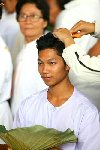 ภาพ No.25360:ประมวลภาพพิธีตัดปอยผมรุ่นบูชาธรรม 99 ปี วันครูผู้ค้นพบวิชชาธรรมกาย