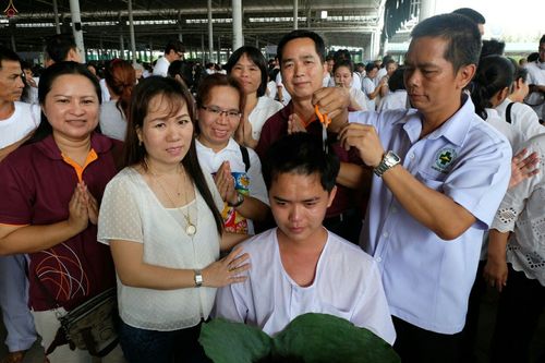 ภาพ No.25364:ประมวลภาพพิธีตัดปอยผมรุ่นบูชาธรรม 99 ปี วันครูผู้ค้นพบวิชชาธรรมกาย