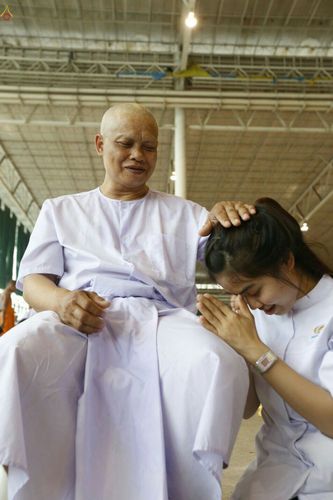 ภาพ No.25373:ประมวลภาพพิธีตัดปอยผมรุ่นบูชาธรรม 99 ปี วันครูผู้ค้นพบวิชชาธรรมกาย