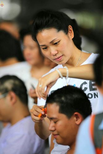 ภาพ No.25381:ประมวลภาพพิธีตัดปอยผมรุ่นบูชาธรรม 99 ปี วันครูผู้ค้นพบวิชชาธรรมกาย