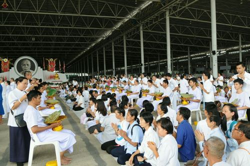 ภาพ No.25384:ประมวลภาพพิธีตัดปอยผมรุ่นบูชาธรรม 99 ปี วันครูผู้ค้นพบวิชชาธรรมกาย