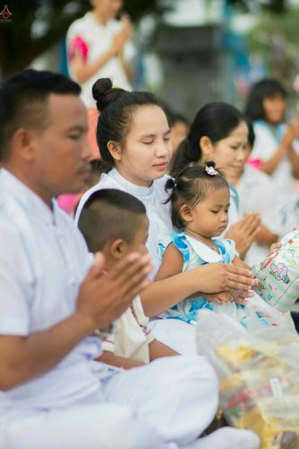 ภาพ No.25398:ประมวลภาพพิธีตักบาตรพระภิกษุ - สามเณร 309 รูป ณ อบต.คลองสาม