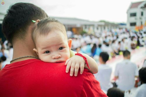 ภาพ No.25404:ประมวลภาพพิธีตักบาตรพระภิกษุ - สามเณร 309 รูป ณ อบต.คลองสาม