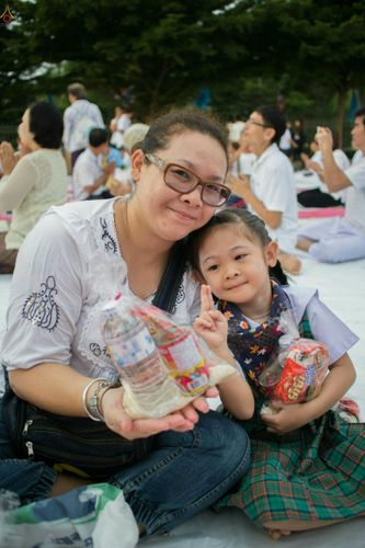 ภาพ No.25447:ประมวลภาพพิธีตักบาตรพระภิกษุ - สามเณร 309 รูป ณ อบต.คลองสาม