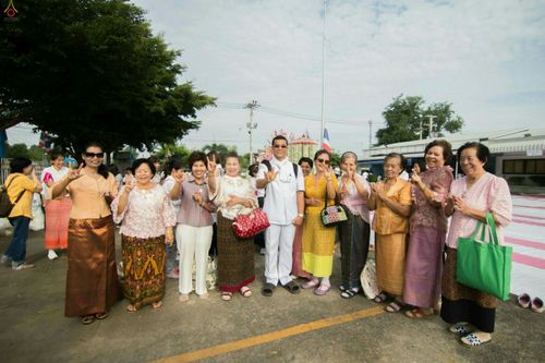 ภาพ No.25432:ประมวลภาพพิธีตักบาตรพระภิกษุ - สามเณร 309 รูป ณ อบต.คลองสาม