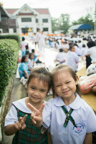 ภาพ No.25437:ประมวลภาพพิธีตักบาตรพระภิกษุ - สามเณร 309 รูป ณ อบต.คลองสาม