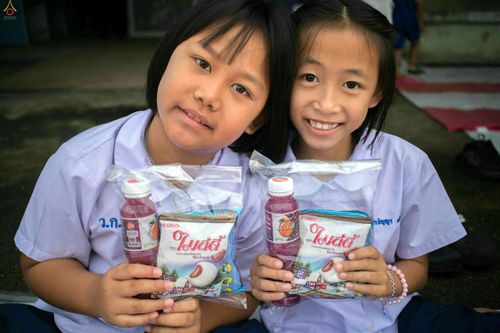 ภาพ No.25443:ประมวลภาพพิธีตักบาตรพระภิกษุ - สามเณร 309 รูป ณ อบต.คลองสาม