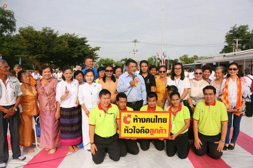 ภาพ No.25442:ประมวลภาพพิธีตักบาตรพระภิกษุ - สามเณร 309 รูป ณ อบต.คลองสาม