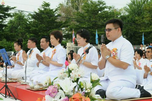 ภาพ No.25448:ประมวลภาพพิธีตักบาตรพระภิกษุ - สามเณร 309 รูป ณ อบต.คลองสาม