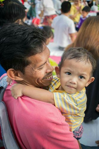 ภาพ No.25477:ประมวลภาพพิธีตักบาตรพระภิกษุ - สามเณร 309 รูป ณ อบต.คลองสาม