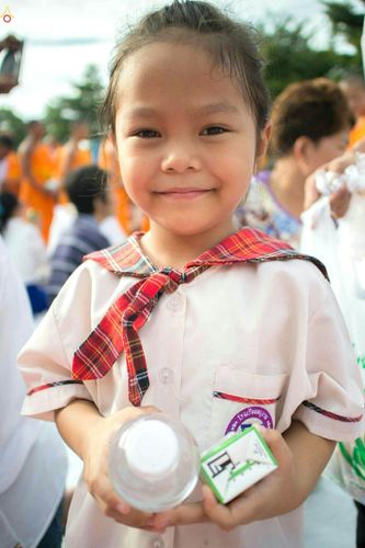 ภาพ No.25492:ประมวลภาพพิธีตักบาตรพระภิกษุ - สามเณร 309 รูป ณ อบต.คลองสาม