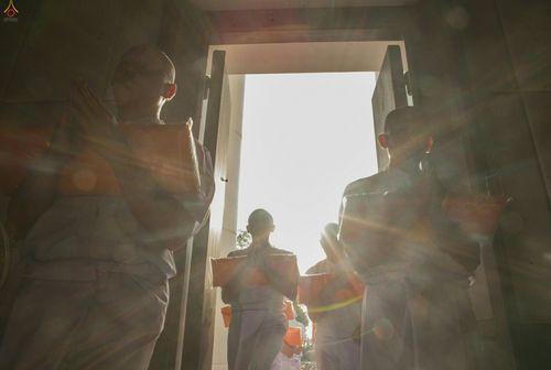 ภาพ No.25518:ประมวลภาพพิธีบรรพชาอุปสมบทรุ่นบูชาธรรม 99 ปี วันครูวิชชาธรรมกาย