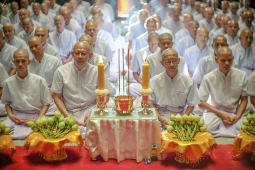 ภาพ No.25541:ประมวลภาพพิธีบรรพชาอุปสมบทรุ่นบูชาธรรม 99 ปี วันครูวิชชาธรรมกาย