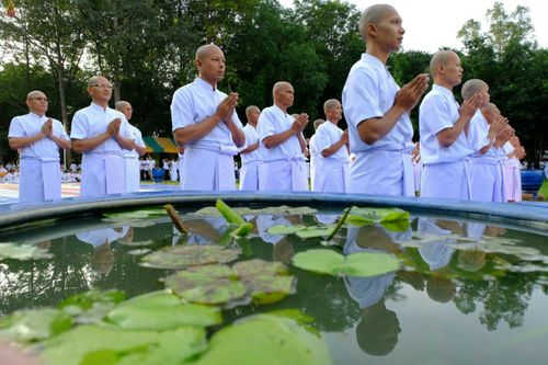ภาพ No.25554:ประมวลภาพพิธีบรรพชาอุปสมบทรุ่นบูชาธรรม 99 ปี วันครูวิชชาธรรมกาย