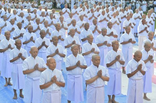 ภาพ No.25560:ประมวลภาพพิธีบรรพชาอุปสมบทรุ่นบูชาธรรม 99 ปี วันครูวิชชาธรรมกาย