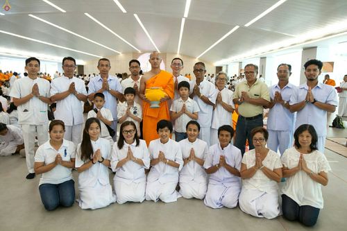 ภาพ No.25569:ประมวลภาพพิธีบรรพชาอุปสมบทรุ่นบูชาธรรม 99 ปี วันครูวิชชาธรรมกาย