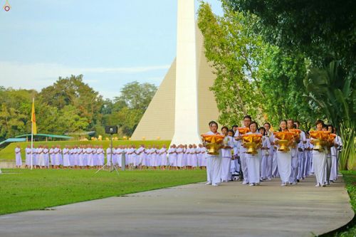 ภาพ No.25597:ประมวลภาพพิธีบรรพชาอุปสมบทรุ่นบูชาธรรม 99 ปี วันครูวิชชาธรรมกาย