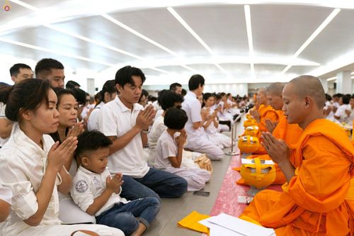 ภาพ No.25629:ประมวลภาพพิธีบรรพชาอุปสมบทรุ่นบูชาธรรม 99 ปี วันครูวิชชาธรรมกาย
