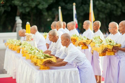 ภาพ No.25640:ประมวลภาพพิธีบรรพชาอุปสมบทรุ่นบูชาธรรม 99 ปี วันครูวิชชาธรรมกาย