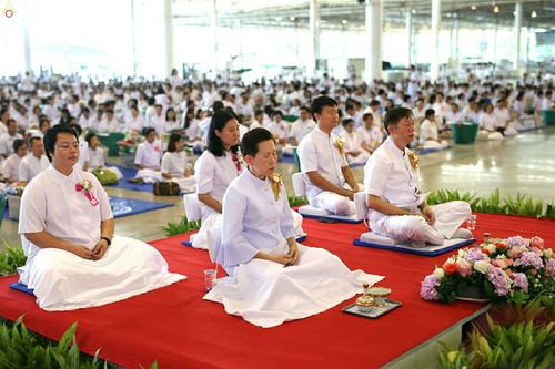 ภาพ No.25799:ประมวลภาพ 99 ปี วันครูผู้ค้นพบวิชชาธรรมกาย