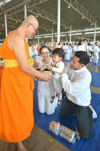 ภาพ No.25858:ประมวลภาพ 99 ปี วันครูผู้ค้นพบวิชชาธรรมกาย