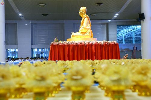 ภาพ No.25872:ประมวลภาพ 99 ปี วันครูผู้ค้นพบวิชชาธรรมกาย