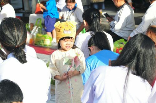 ภาพ No.25896:ประมวลภาพพิธีตักบาตรพระ 309 รูป ณ ห้าง Big C คลองสาม