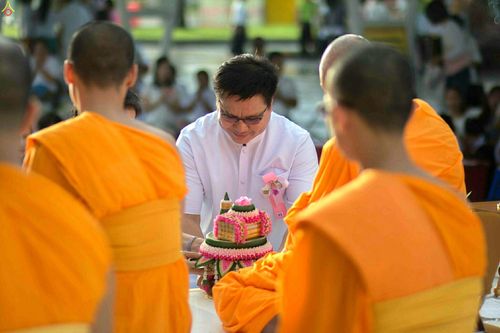 ภาพ No.25894:ประมวลภาพพิธีตักบาตรพระ 309 รูป ณ ห้าง Big C คลองสาม