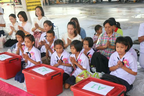 ภาพ No.25898:ประมวลภาพพิธีตักบาตรพระ 309 รูป ณ ห้าง Big C คลองสาม