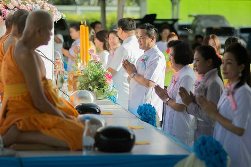 ภาพ No.25953:ประมวลภาพพิธีตักบาตรพระ 309 รูป ณ ห้าง Big C คลองสาม