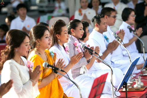 ภาพ No.25897:ประมวลภาพพิธีตักบาตรพระ 309 รูป ณ ห้าง Big C คลองสาม