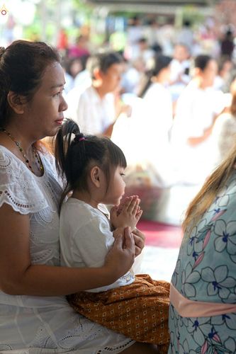 ภาพ No.25899:ประมวลภาพพิธีตักบาตรพระ 309 รูป ณ ห้าง Big C คลองสาม