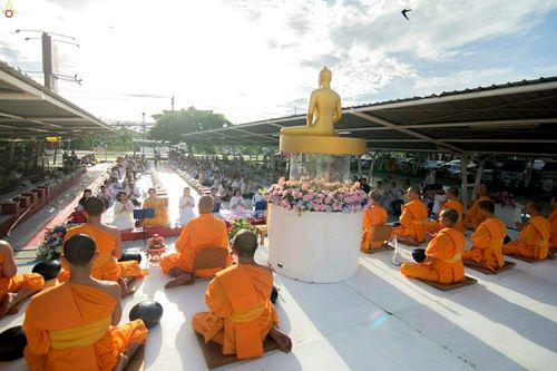 ภาพ No.25902:ประมวลภาพพิธีตักบาตรพระ 309 รูป ณ ห้าง Big C คลองสาม