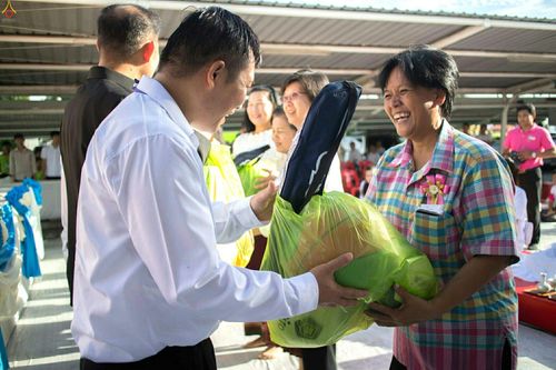 ภาพ No.25912:ประมวลภาพพิธีตักบาตรพระ 309 รูป ณ ห้าง Big C คลองสาม